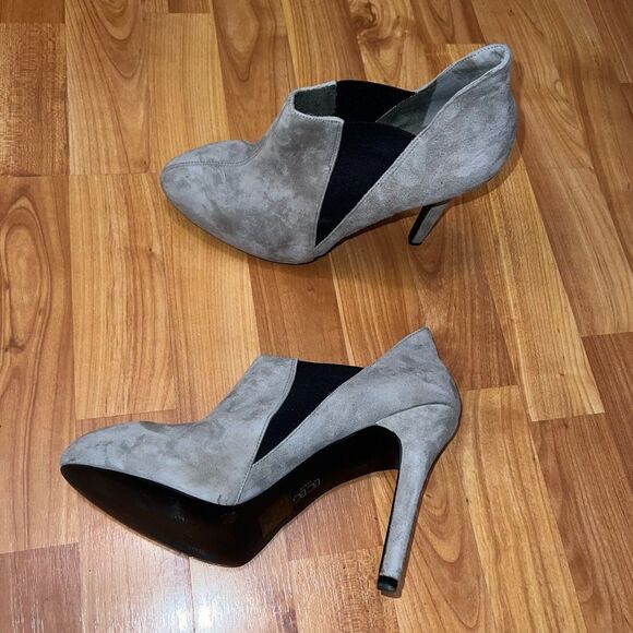 BCBG Paris Two-Tone Leather Heels - Picture 2 of 5